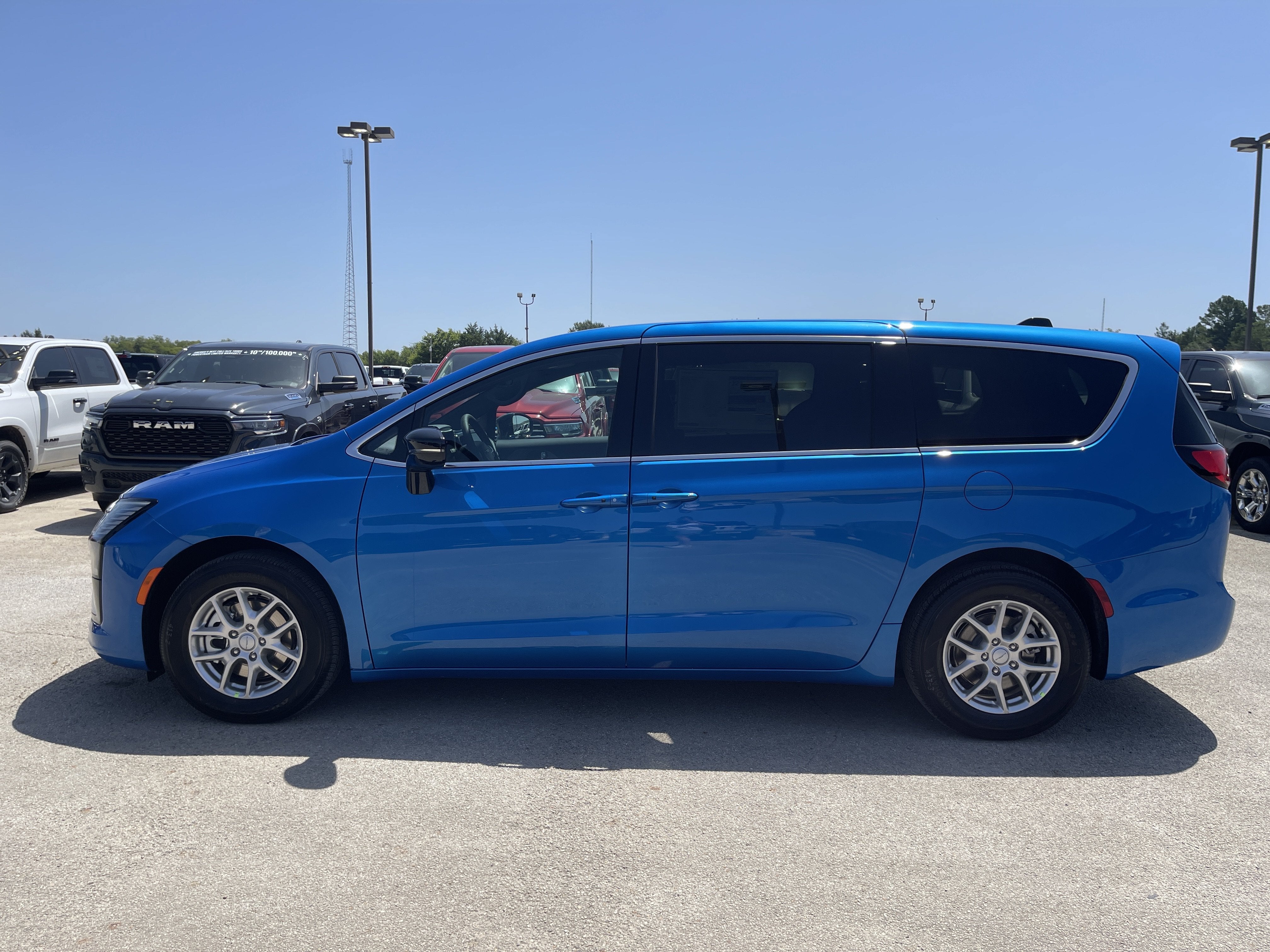 2027 Chrysler Pacifica Select
