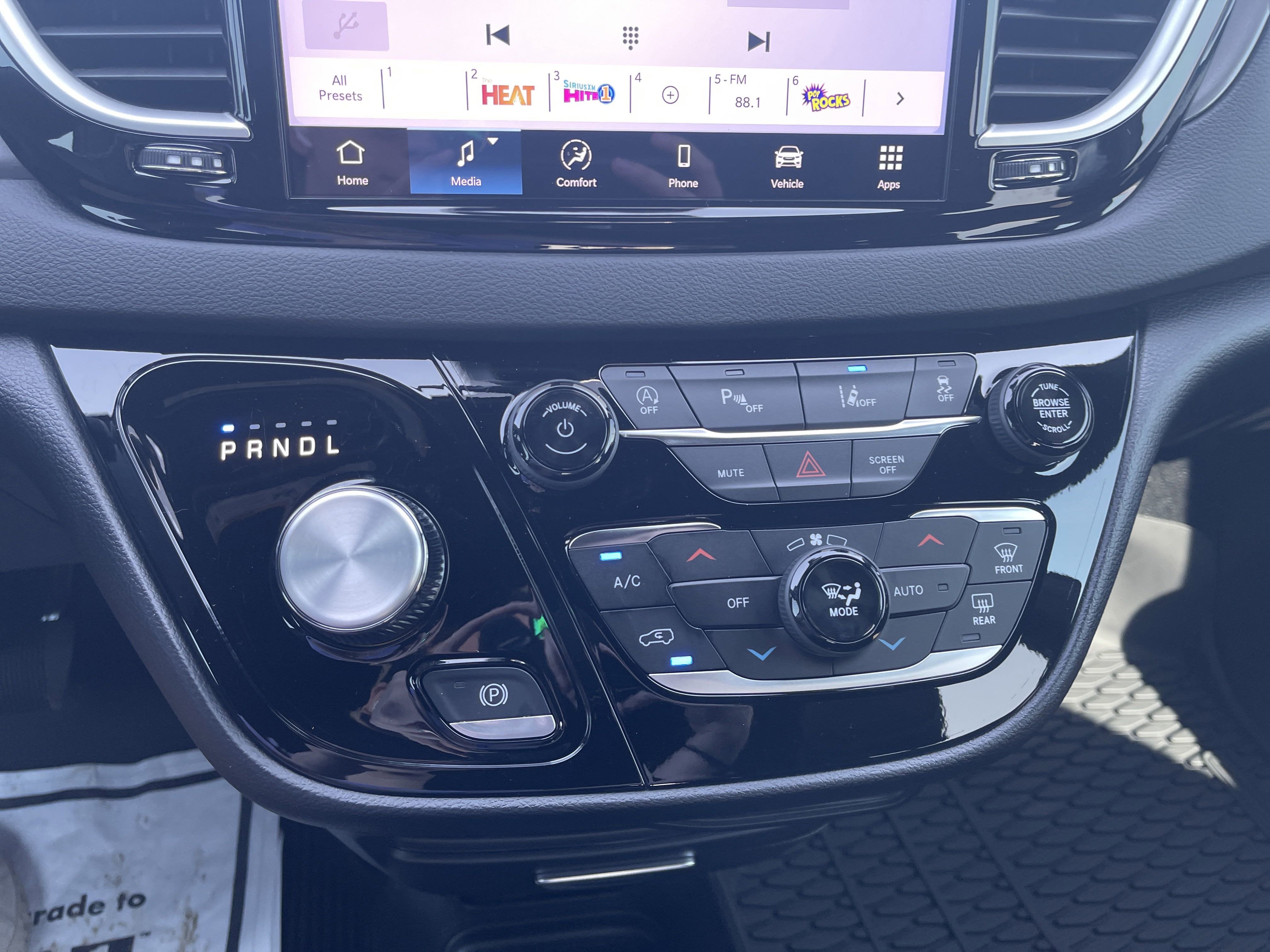 2026 Chrysler Voyager LX