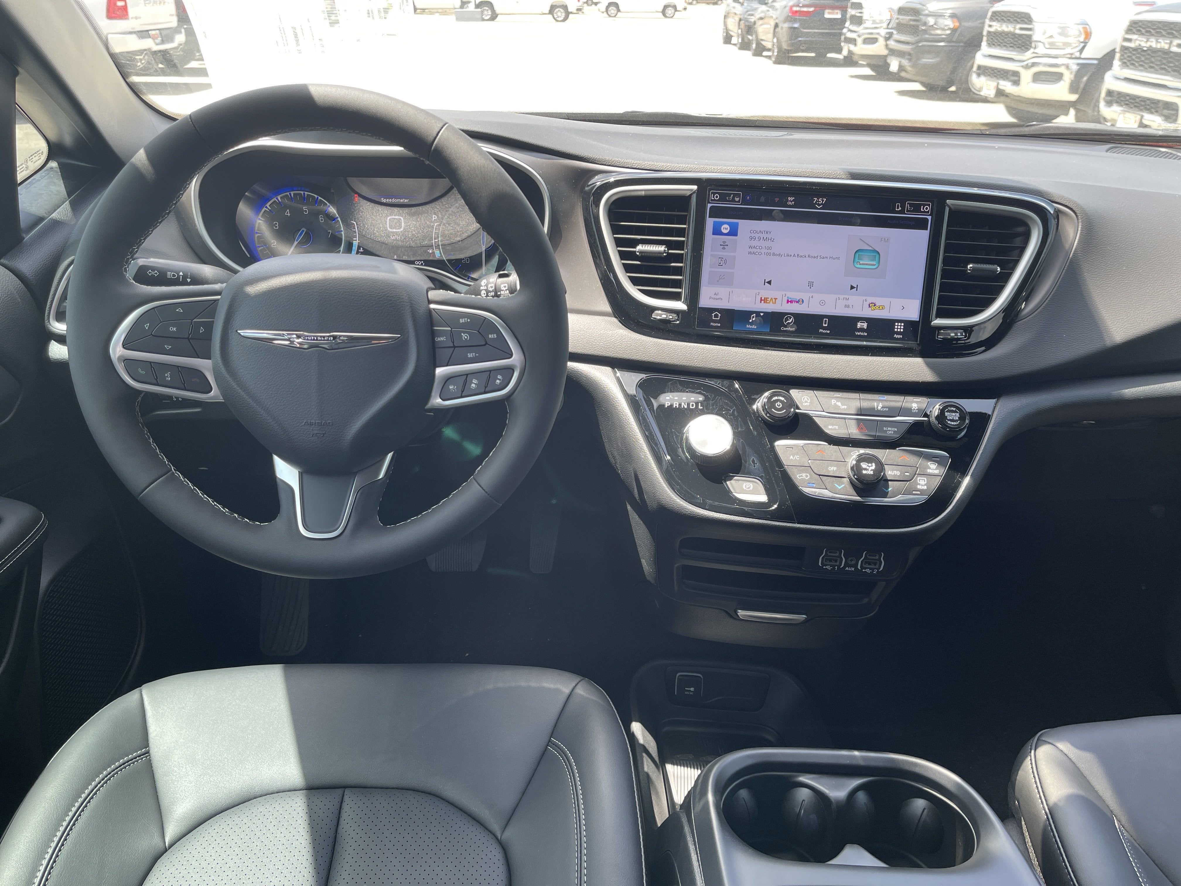 2025 Chrysler Voyager LX