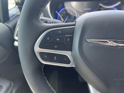 2025 Chrysler Voyager LX