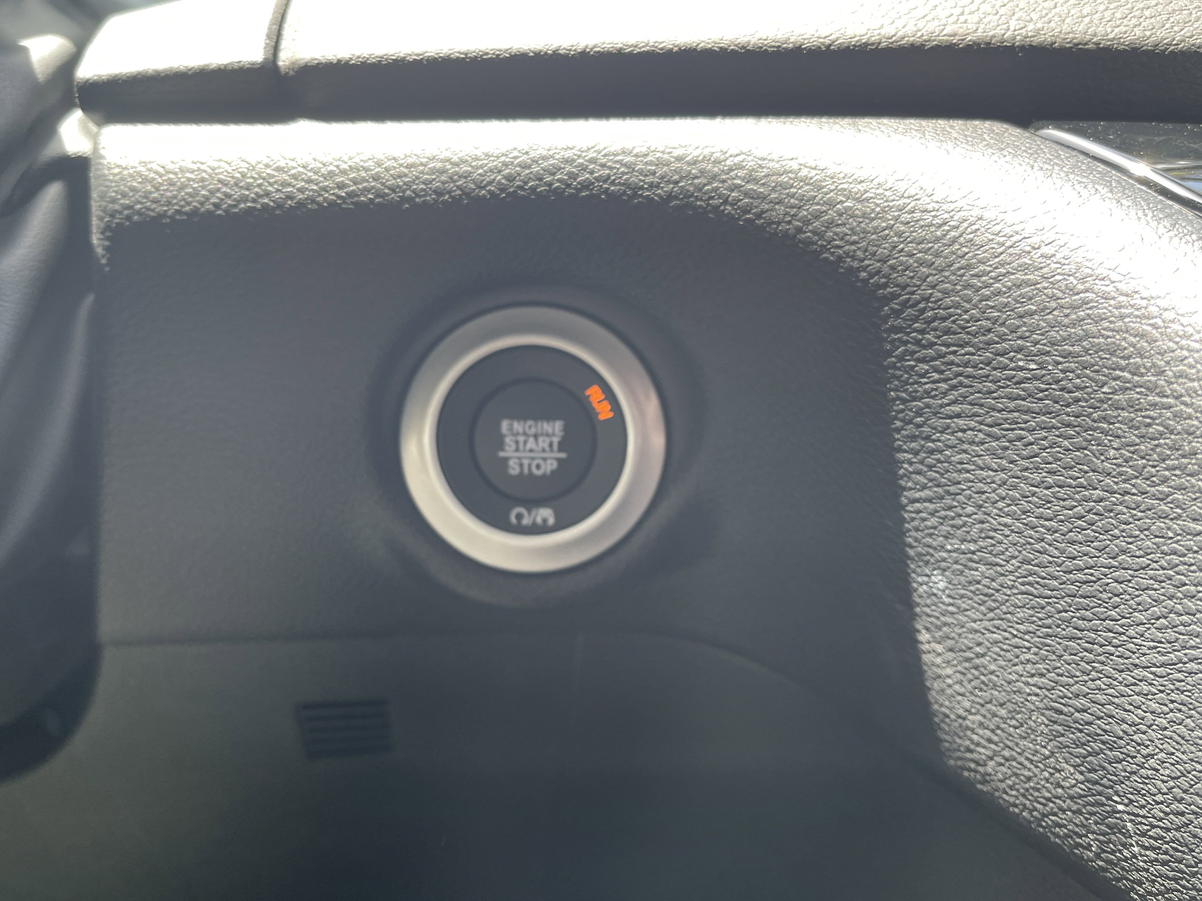 2025 Chrysler Voyager LX