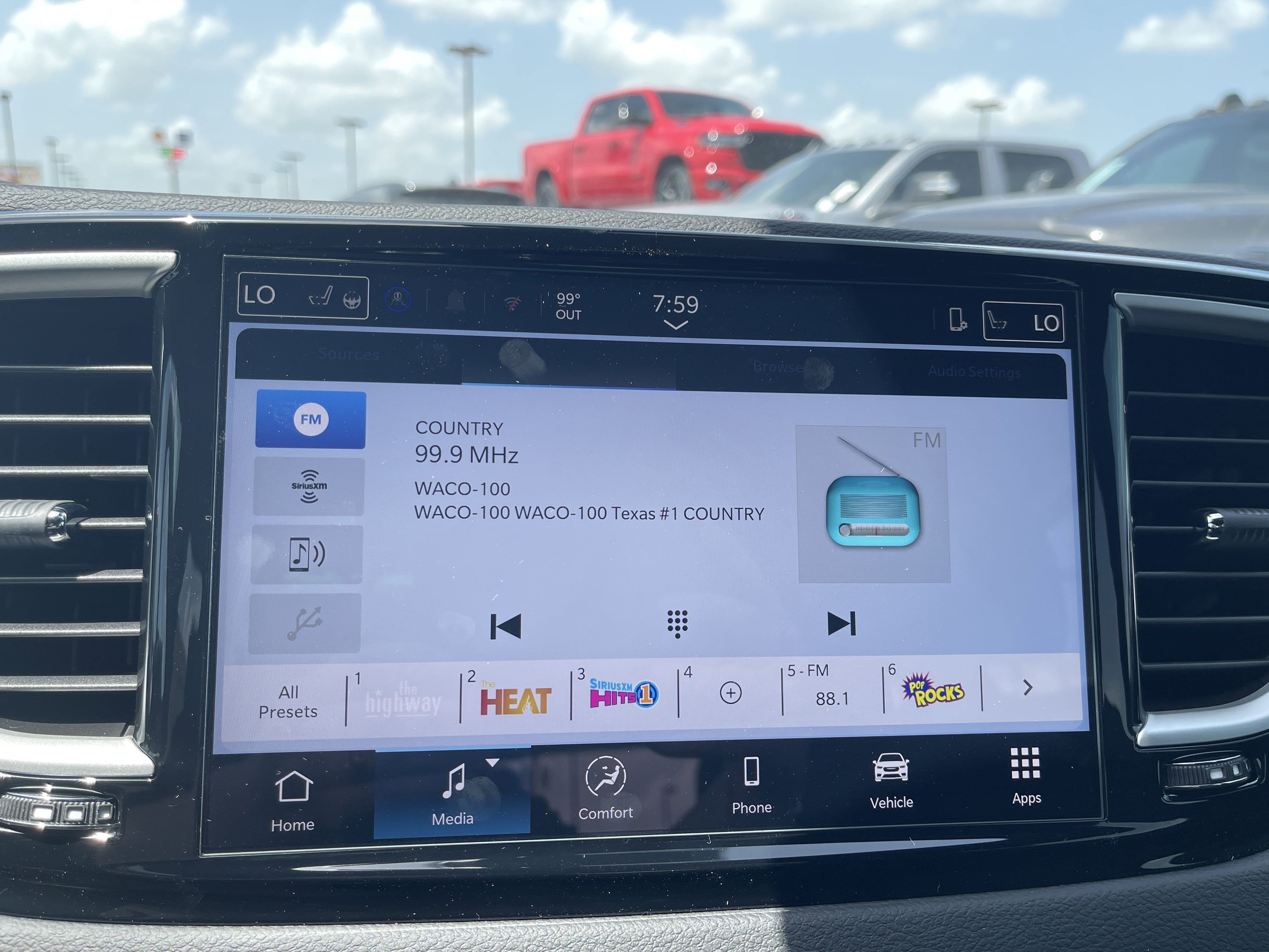 2025 Chrysler Voyager LX