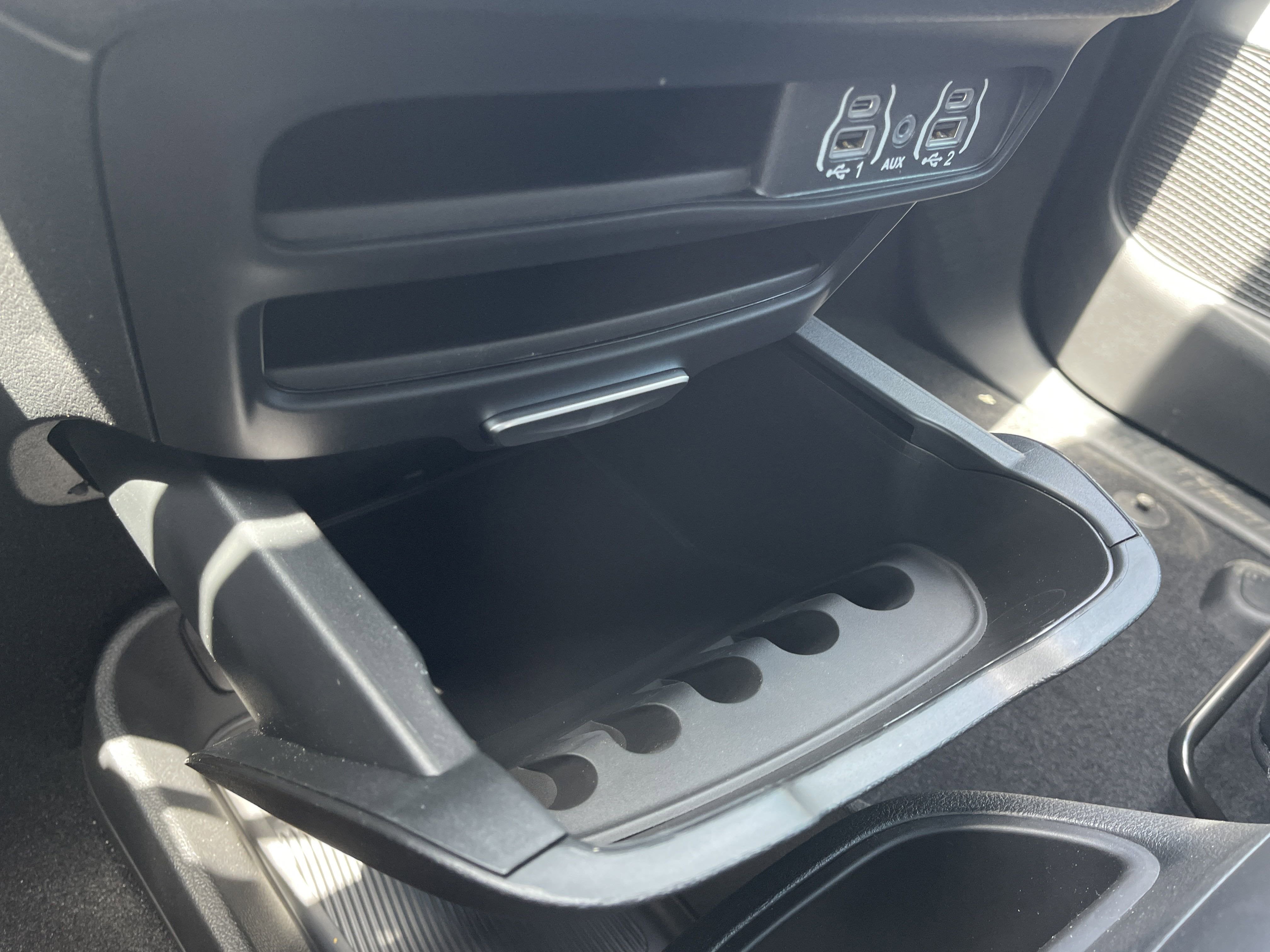 2025 Chrysler Voyager LX