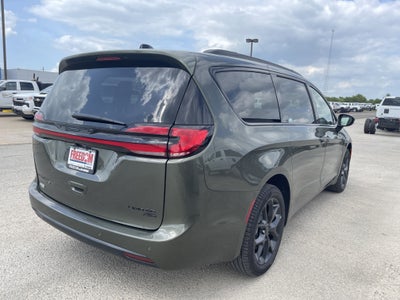 2027 Chrysler Pacifica Limited