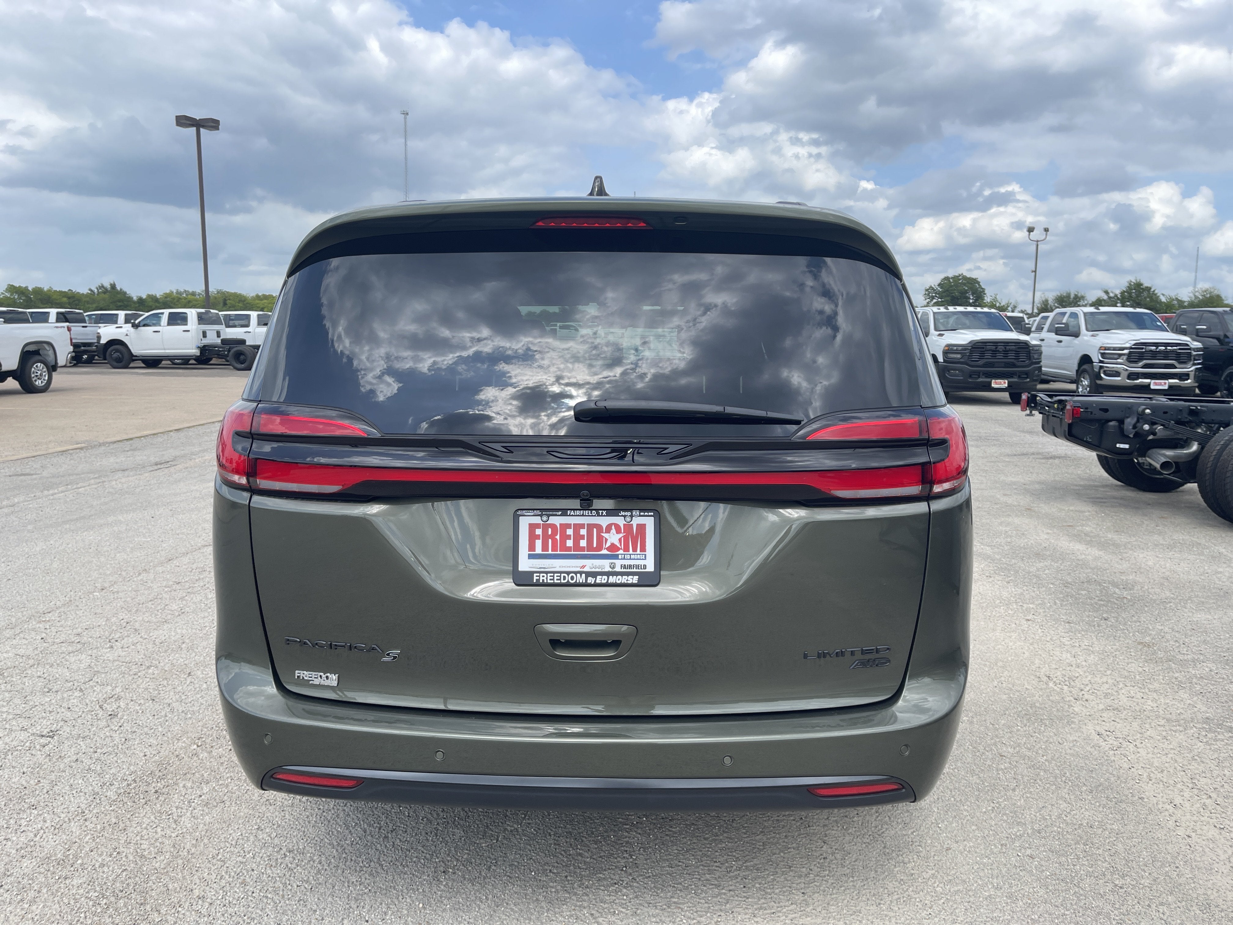 2027 Chrysler Pacifica Limited