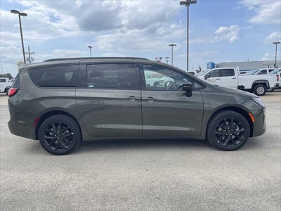 2027 Chrysler Pacifica Limited