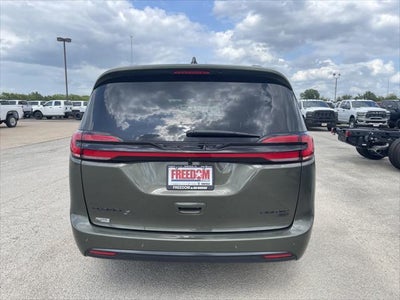 2027 Chrysler Pacifica Limited
