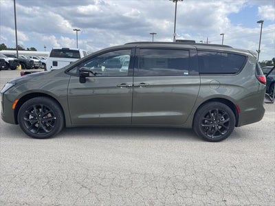 2027 Chrysler Pacifica Limited