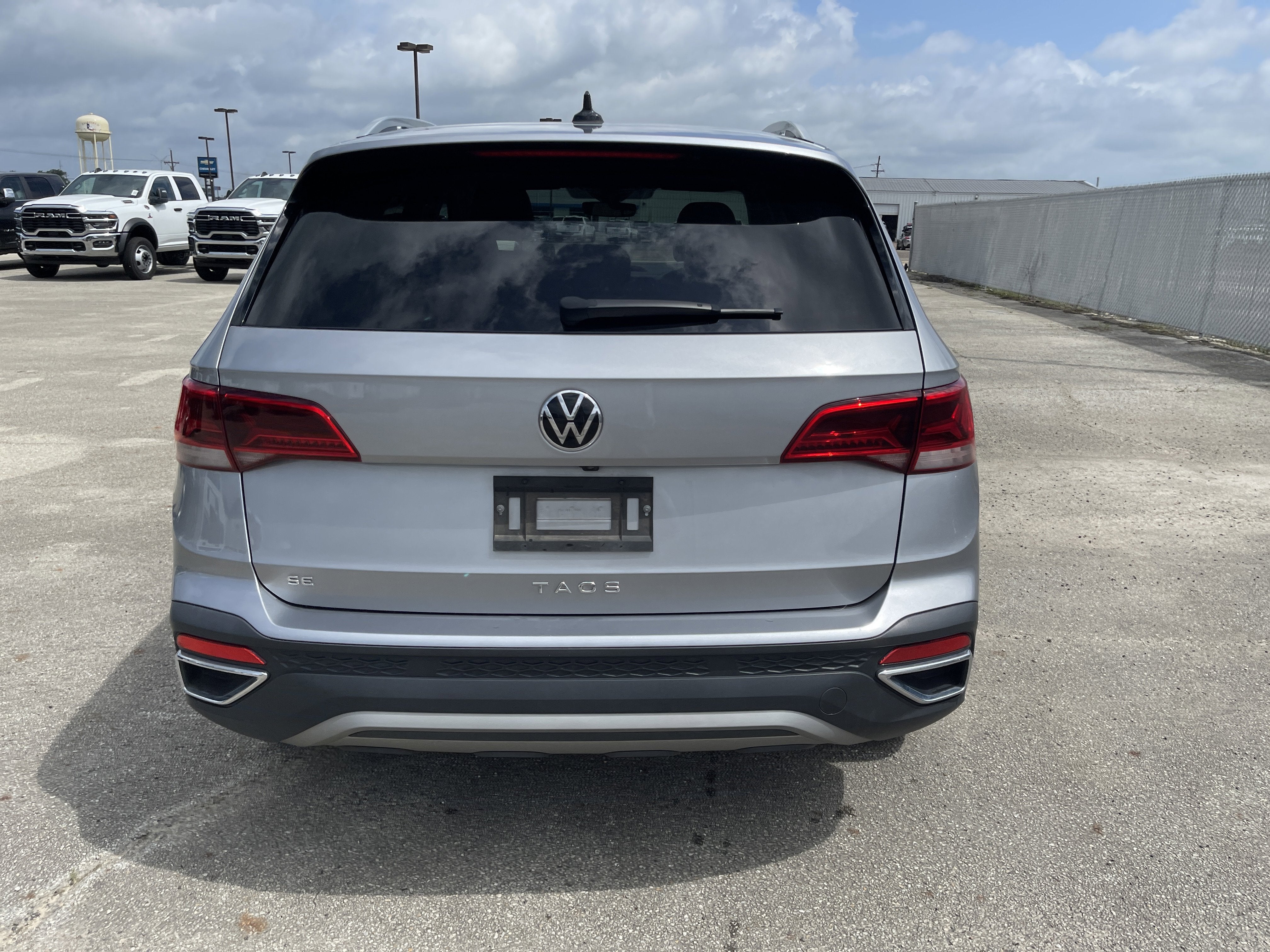2023 Volkswagen Taos SE