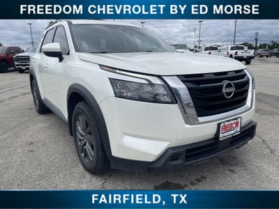 2024 Nissan Pathfinder SV