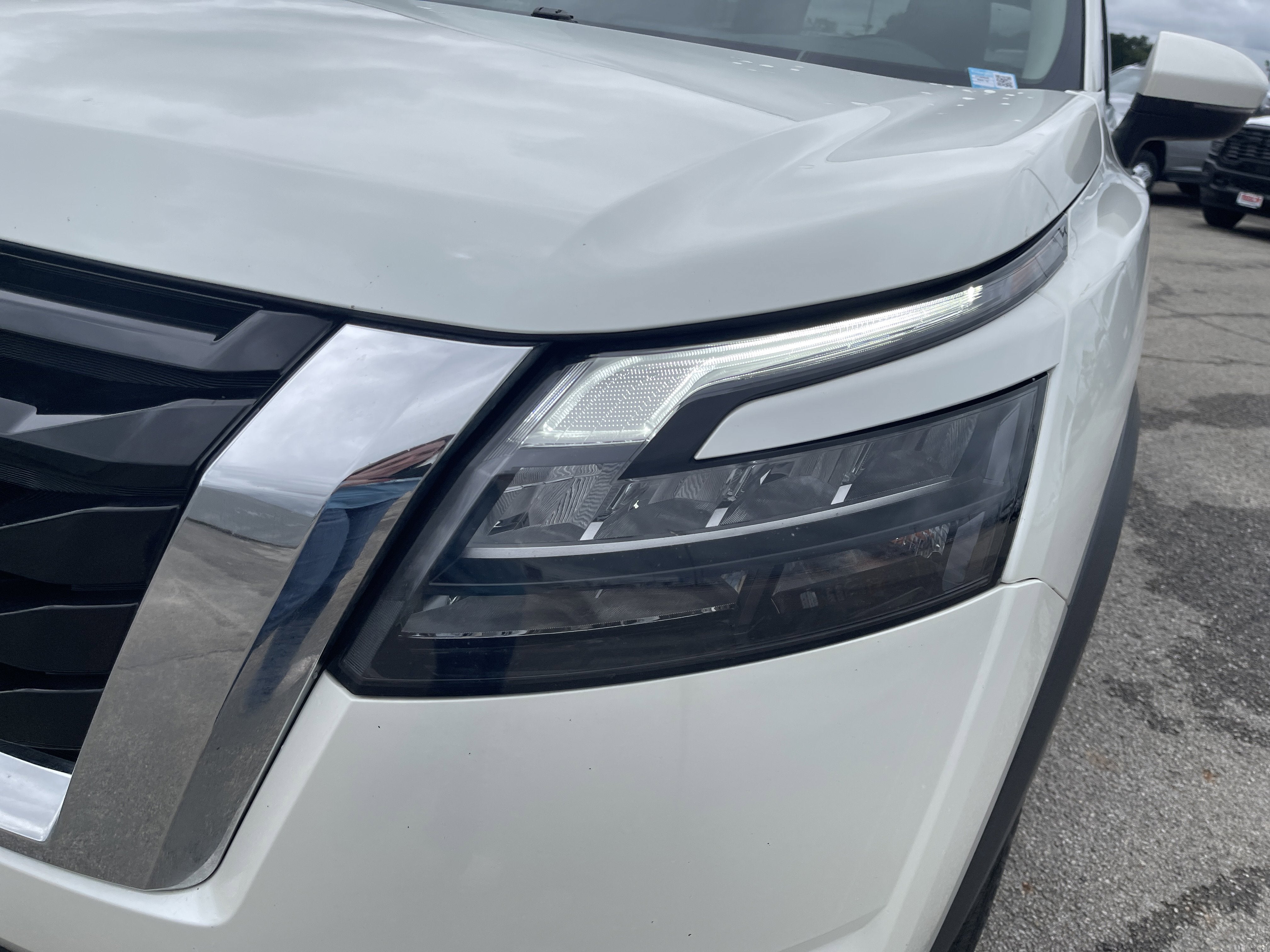 2024 Nissan Pathfinder SV