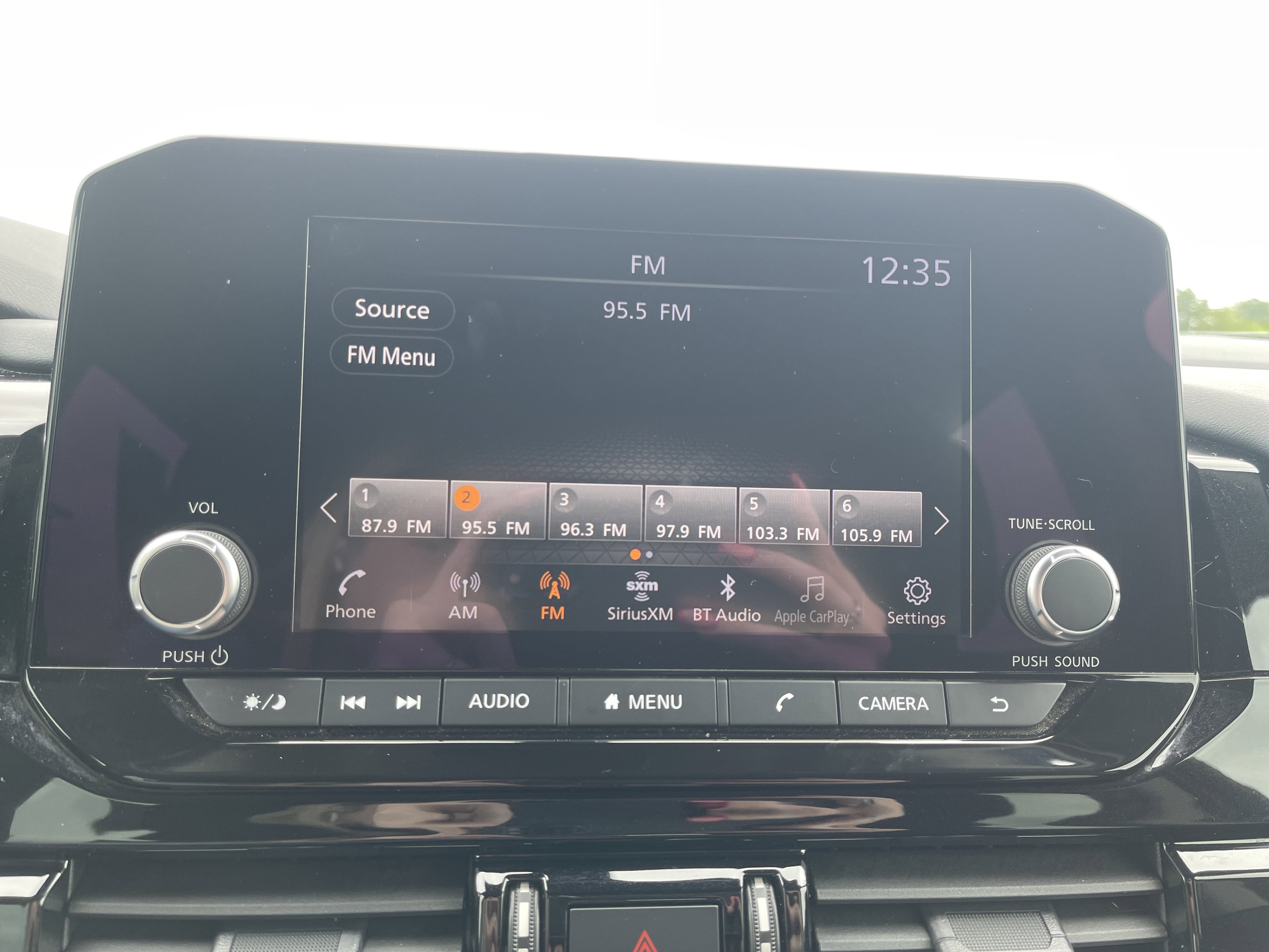 2024 Nissan Pathfinder SV