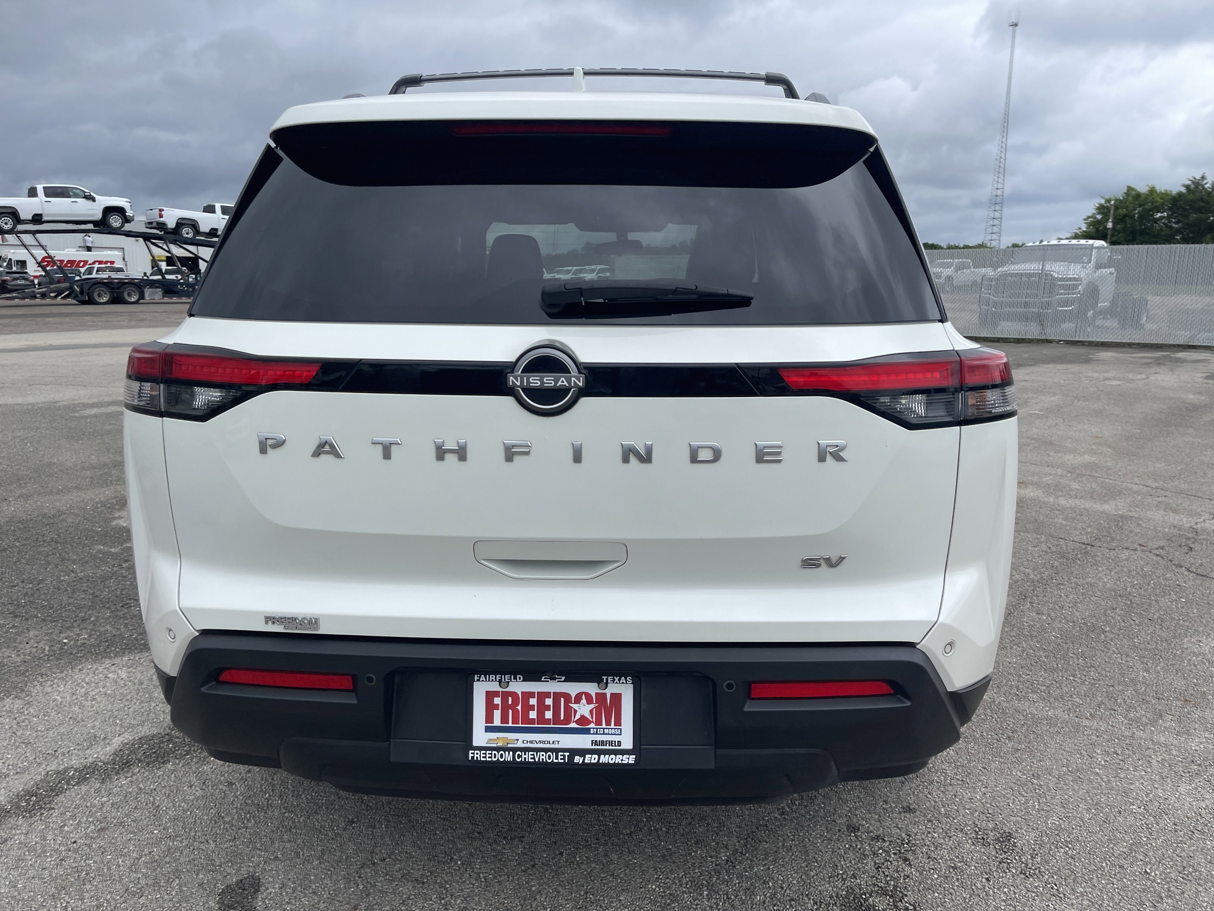 2024 Nissan Pathfinder SV