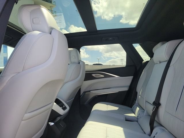 2025 Cadillac LYRIQ Luxury 2