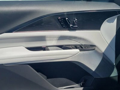 2025 Cadillac LYRIQ Luxury 2