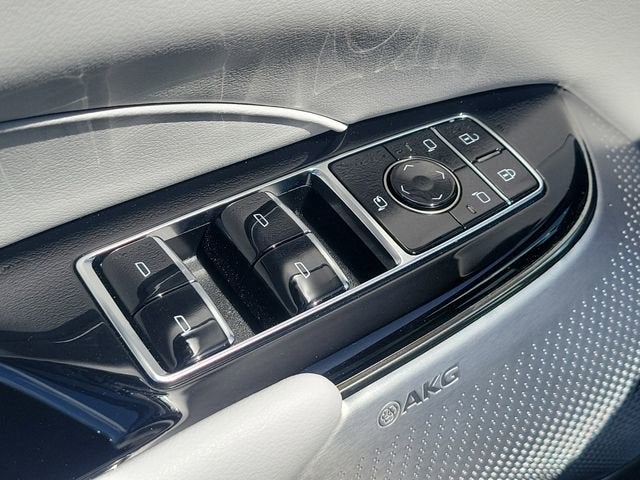 2025 Cadillac LYRIQ Luxury 2