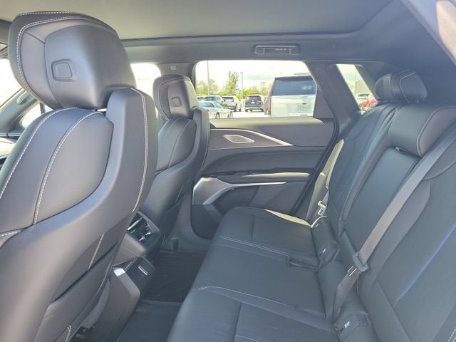 2025 Cadillac LYRIQ Luxury 3
