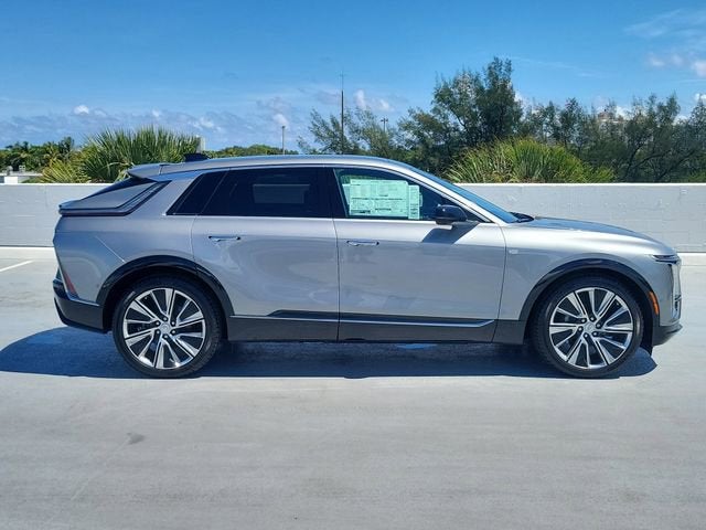 2025 Cadillac LYRIQ Luxury 3