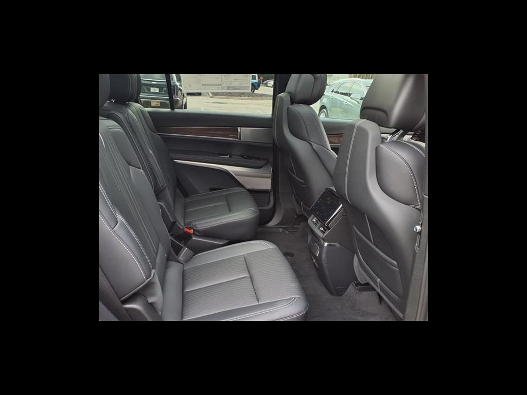 2027 Cadillac VISTIQ Sport - Photo 10