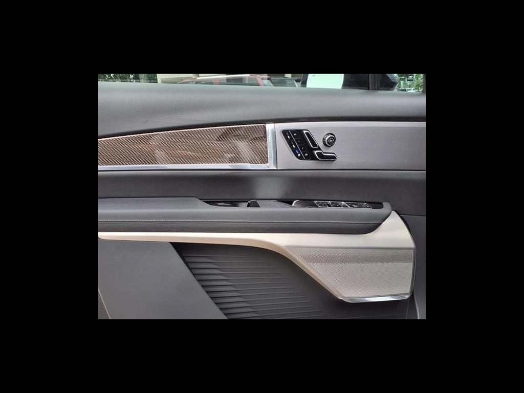 2027 Cadillac VISTIQ Sport - Photo 15
