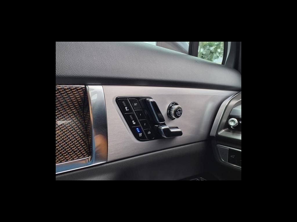 2027 Cadillac VISTIQ Sport - Photo 21