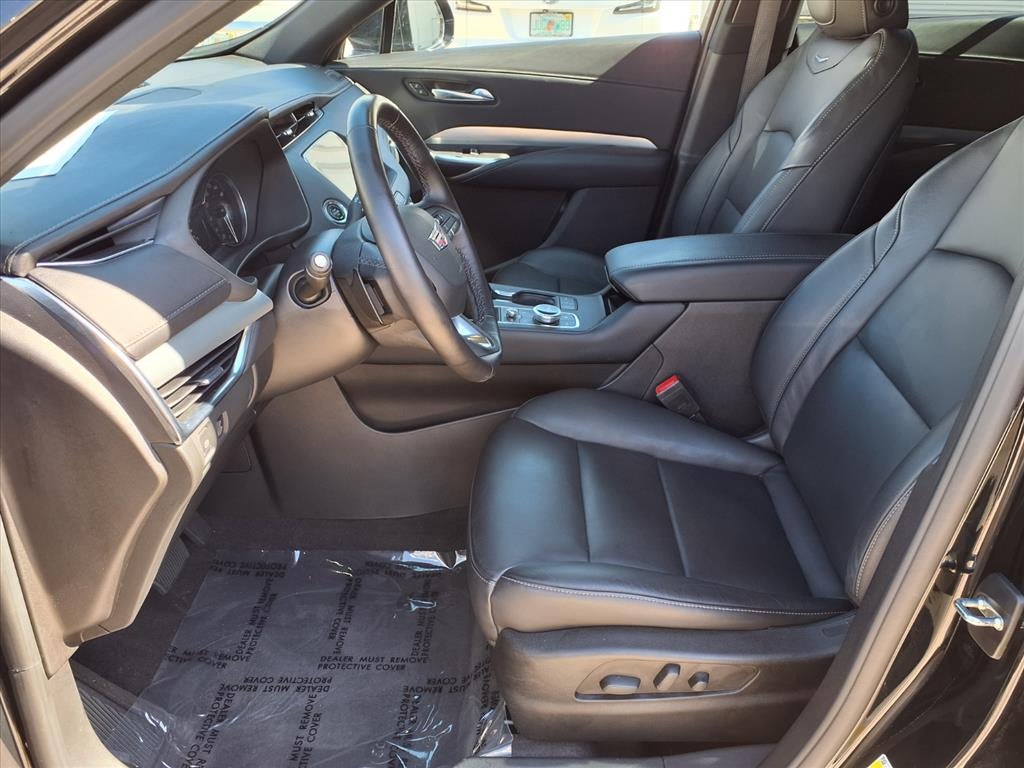 2023 Cadillac XT4 Premium Luxury