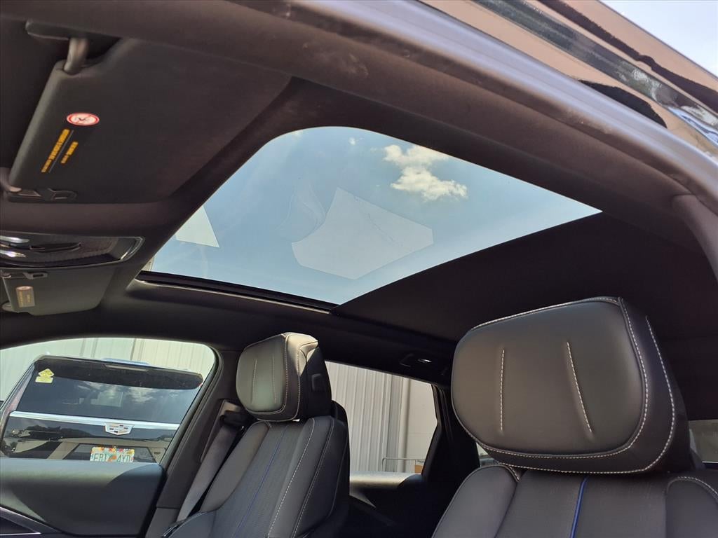 2024 Cadillac LYRIQ Luxury 1