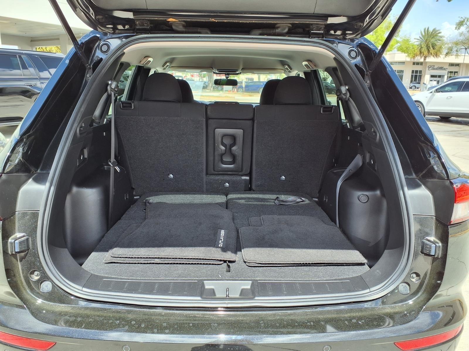 2022 Mitsubishi Outlander ES