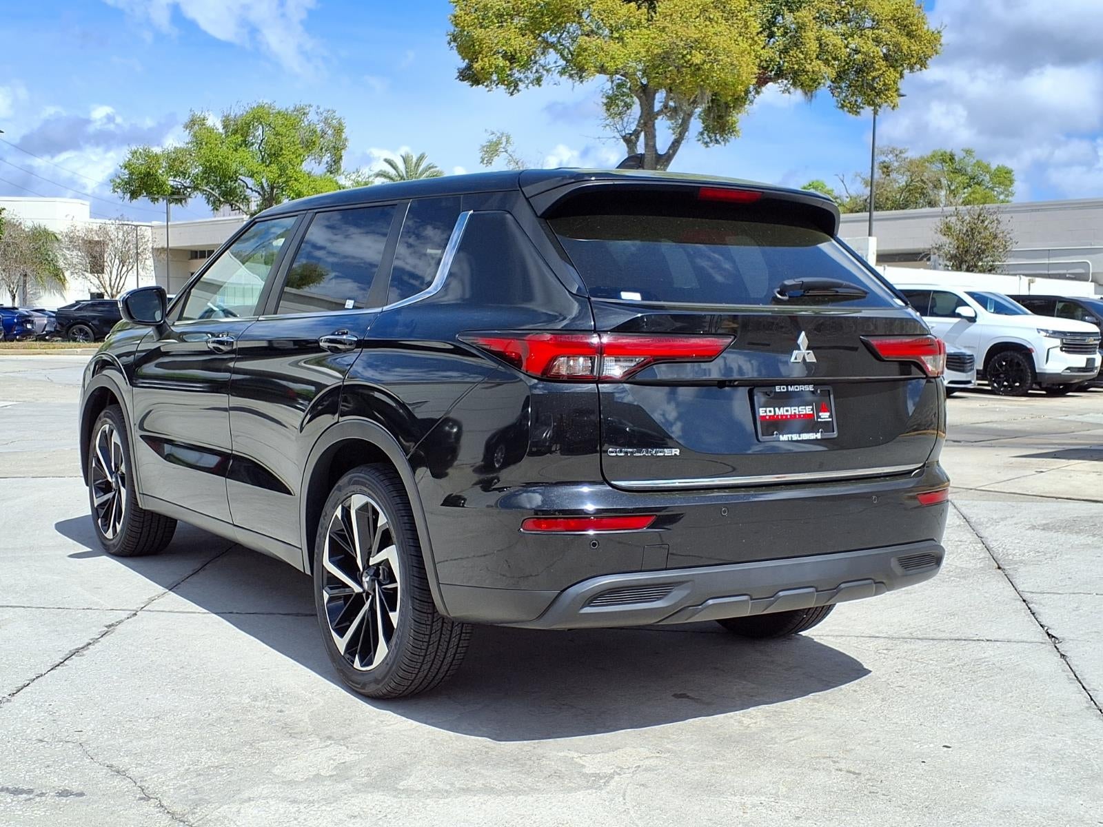 2022 Mitsubishi Outlander ES