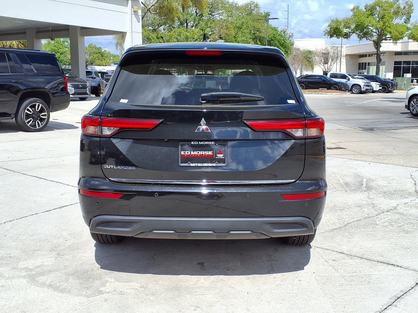 2022 Mitsubishi Outlander ES