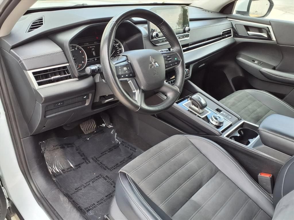 2024 Mitsubishi Outlander SE