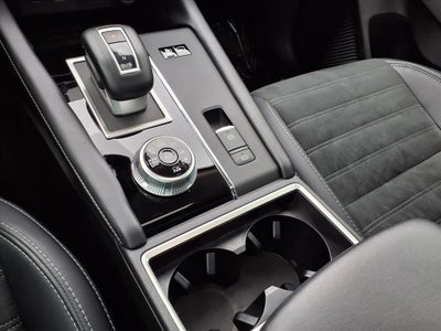 2025 Mitsubishi Outlander Plug-In Hybrid SE