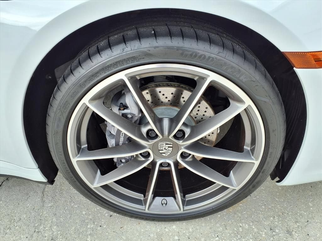 2020 Porsche 911 Carrera