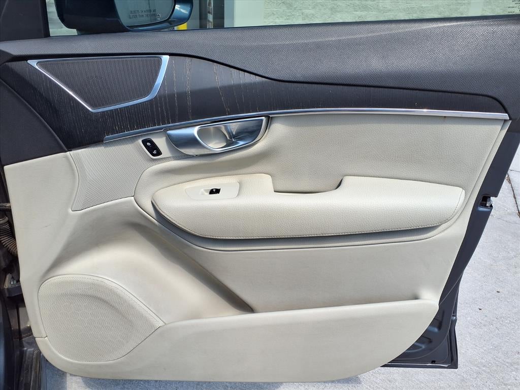 2020 Volvo XC90 Momentum