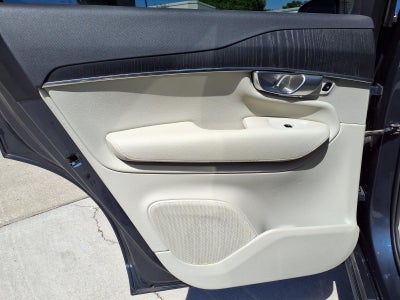 2020 Volvo XC90 Momentum