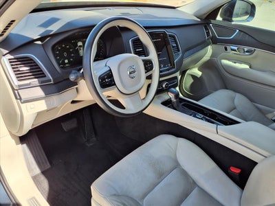 2020 Volvo XC90 Momentum