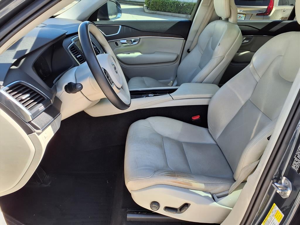 2020 Volvo XC90 Momentum