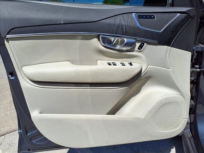 2020 Volvo XC90 Momentum