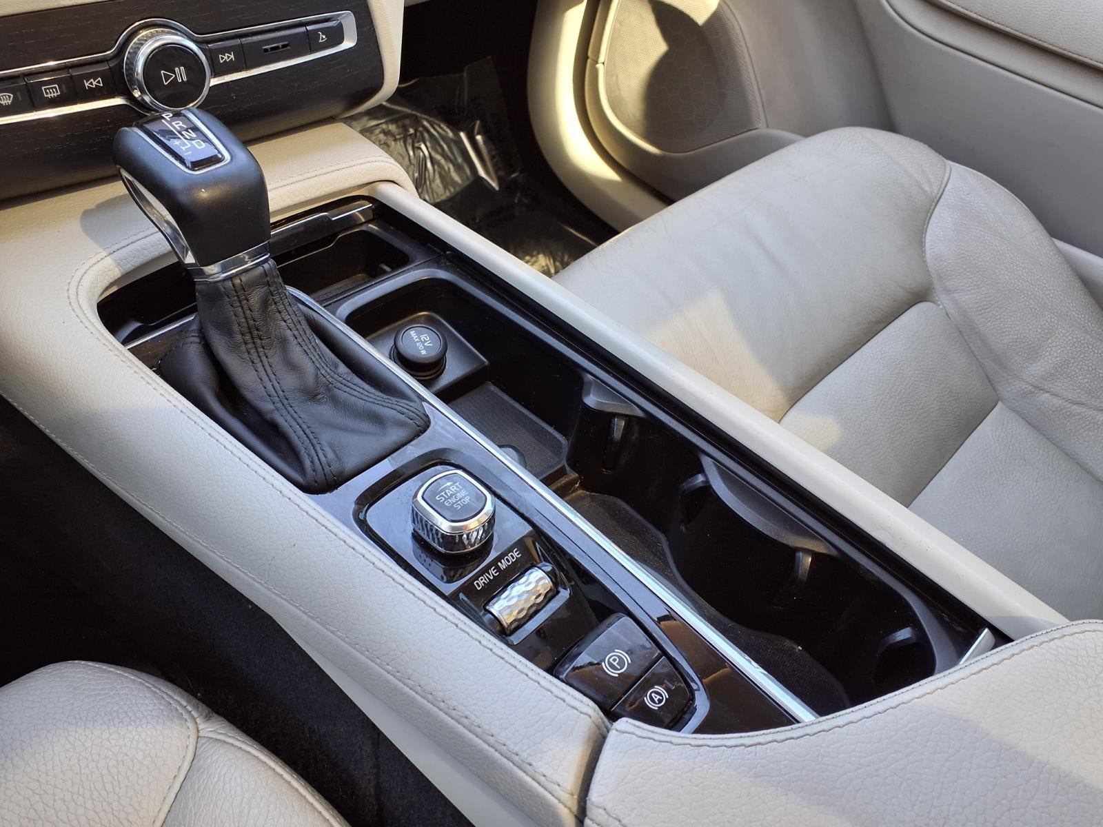 2020 Volvo XC90 Momentum