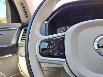 2020 Volvo XC90 Momentum