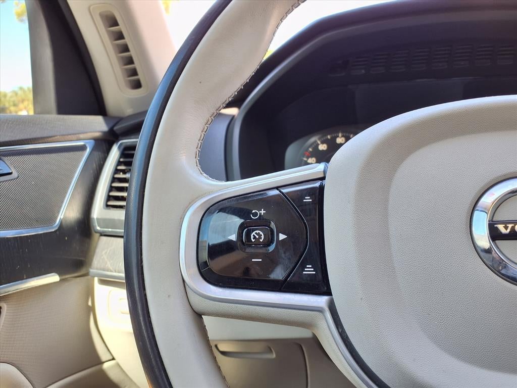 2020 Volvo XC90 Momentum