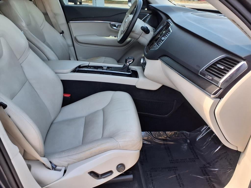 2020 Volvo XC90 Momentum