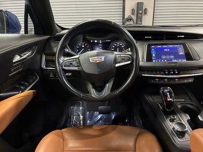 2022 Cadillac XT4 Premium Luxury