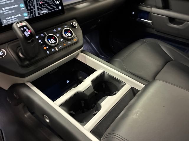 2025 Land Rover Defender X-Dynamic SE