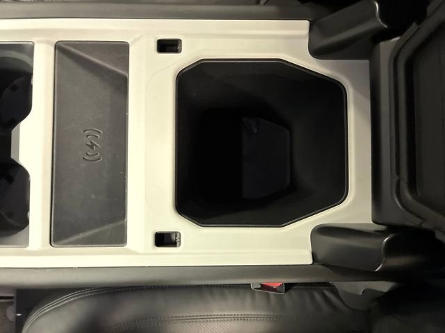 2025 Land Rover Defender X-Dynamic SE