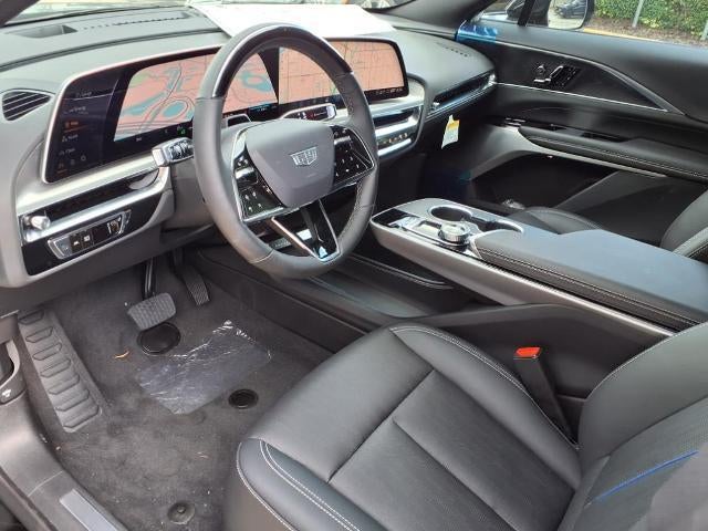 2025 Cadillac LYRIQ Luxury 2