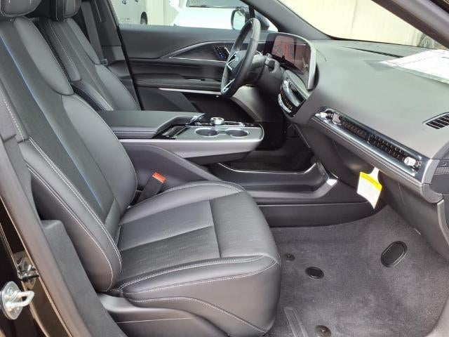 2025 Cadillac LYRIQ Luxury 2