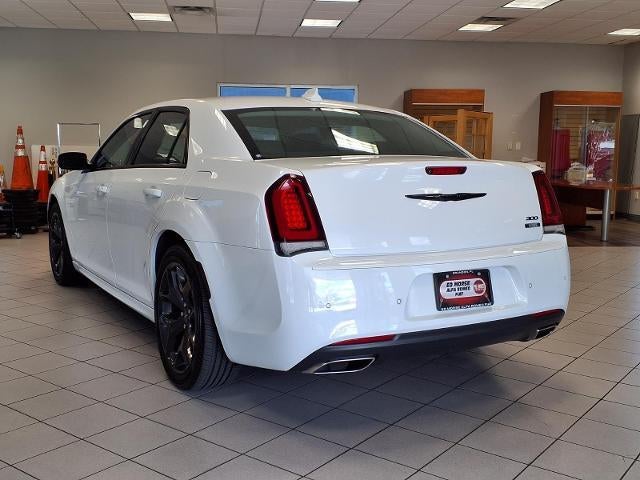 2022 Chrysler 300 Touring L