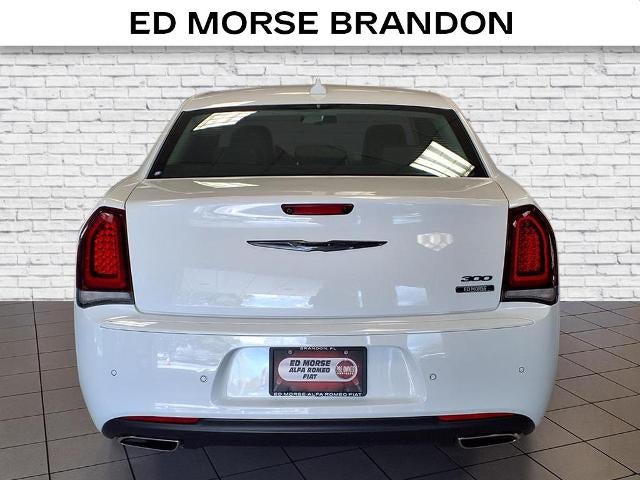 2022 Chrysler 300 Touring L