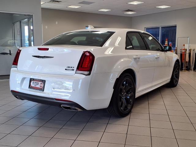 2022 Chrysler 300 Touring L